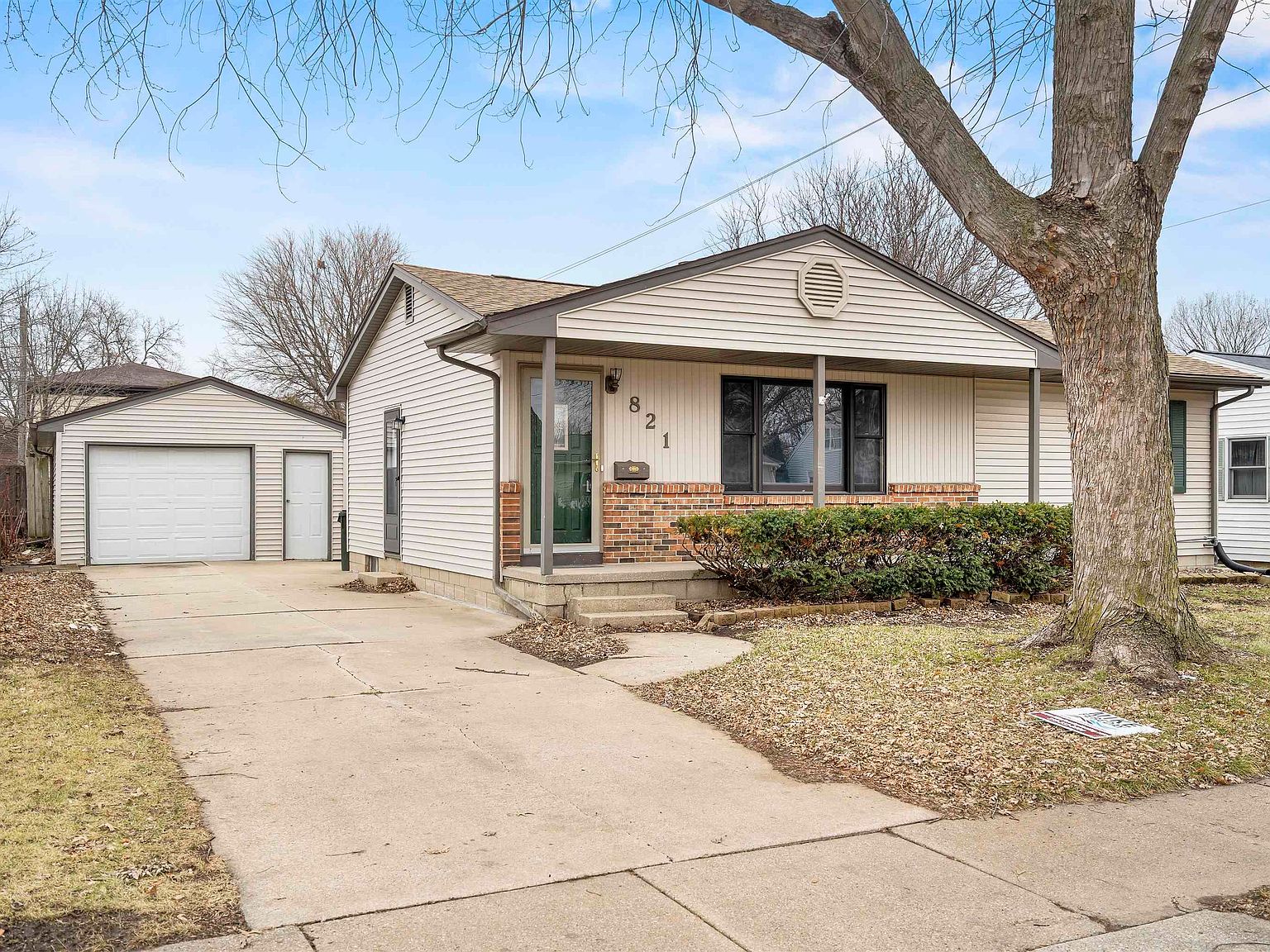 821 E Seerley Blvd, Cedar Falls, IA 50613 | Zillow