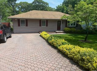 15 Huntington Rd, Sound Beach, NY 11789