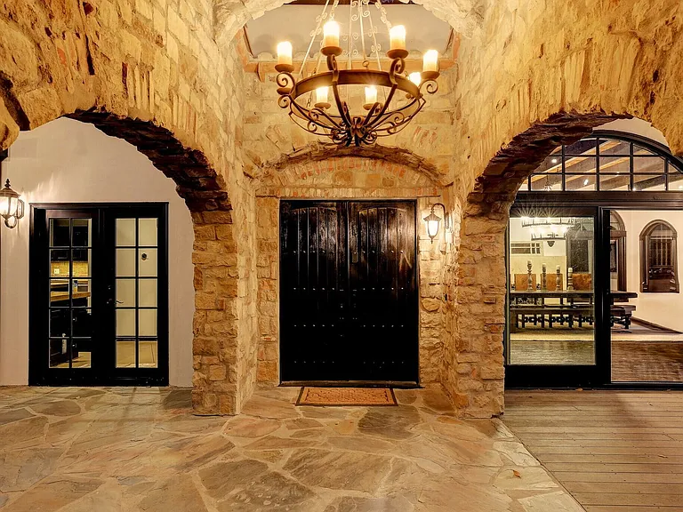 2570 Nichols Canyon Rd — Photo 20