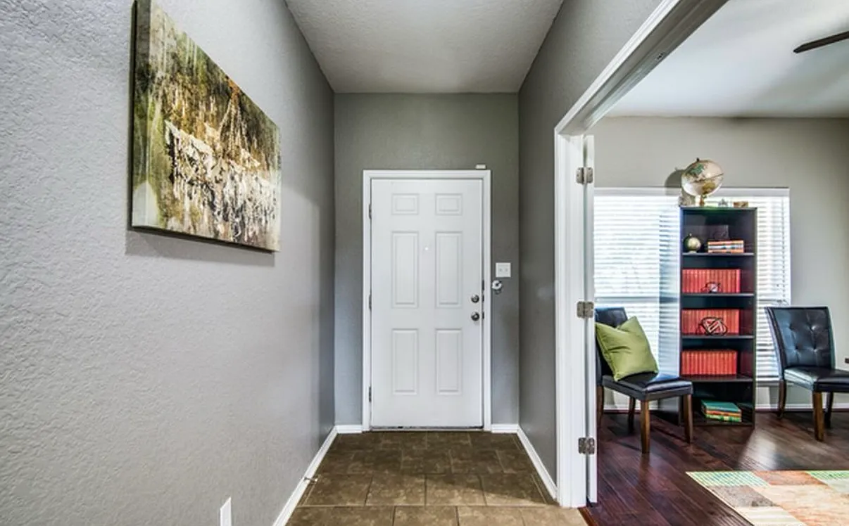 4 bed, 2157 sqft, $2,200 — Photo 3