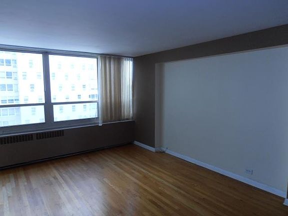 3rd image of 3950 N Lake Shore Dr APT 524