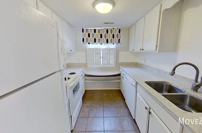 3003 Overton Dr #D — Photo 21