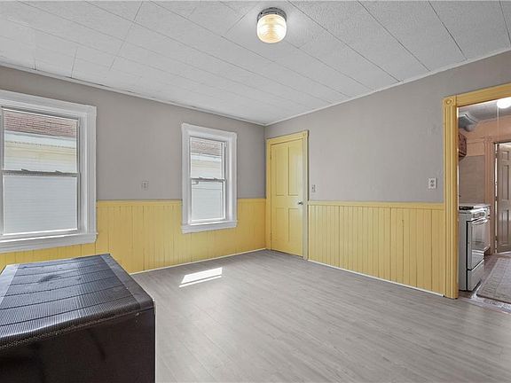 5th image of 122 Sylvian St
