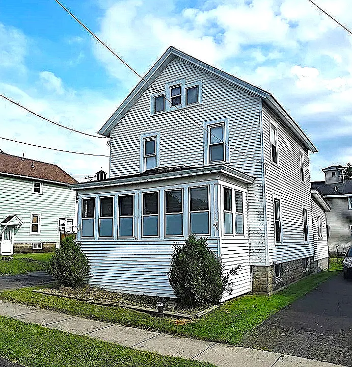 12 1st St