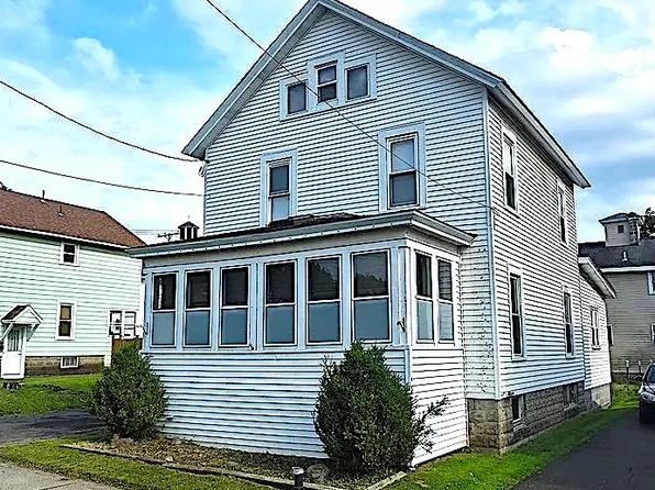 12 1st St, Camillus, NY 13031