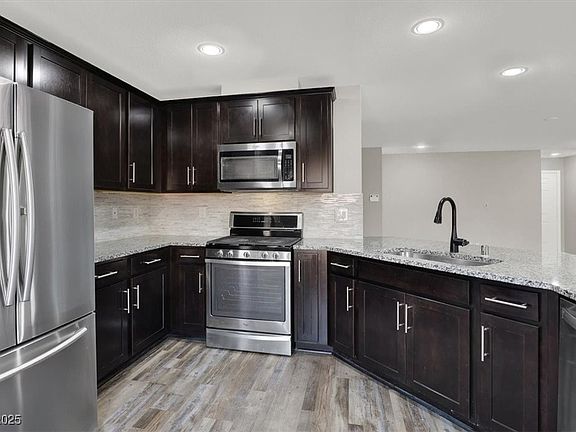 4th image of 9202 Valley Betica Ave