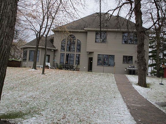 3rd image of 216 Shorewood Dr