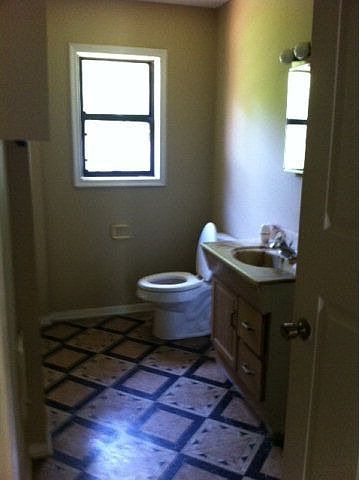 2nd image of 726 Lee St