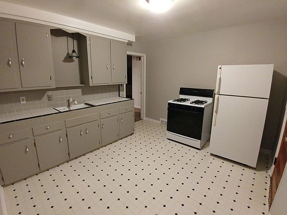 3rd image of 118 W Houstonia Ave Floor 2