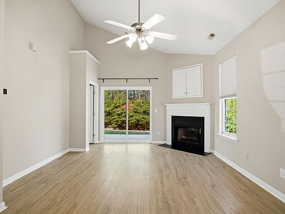 4th image of 721 Hamlet Park Dr