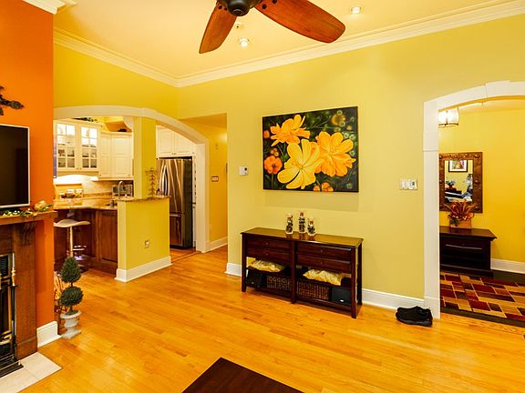 3rd image of 1049 S Park St #1
