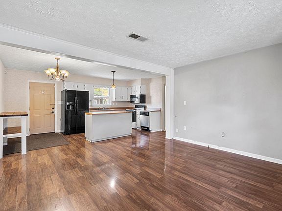 3rd image of 645 Cottonwood Dr