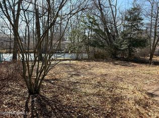 424 Redmond Ave, Oakhurst, NJ