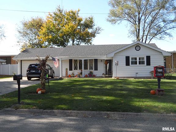 2nd image of 1109 N Schneblin Ln