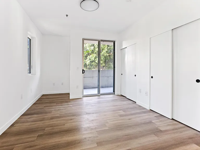 900 S Harvard Blvd #201 — Photo 9