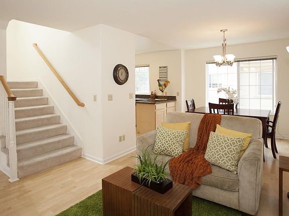 4th image of 1053 Helen Ave