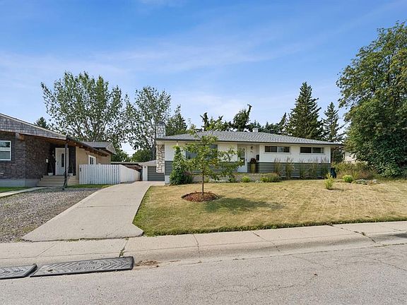 2nd image of 91 NE Winslow Cres SW
