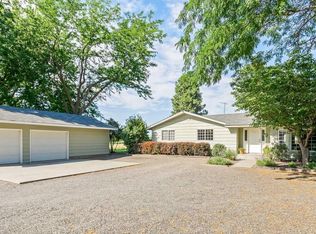 10401 N 1739th Pr NW, Grandview, WA 98930