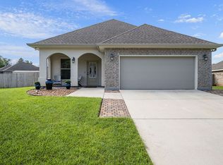 902 Savannah Ct, Summerdale, AL 36580