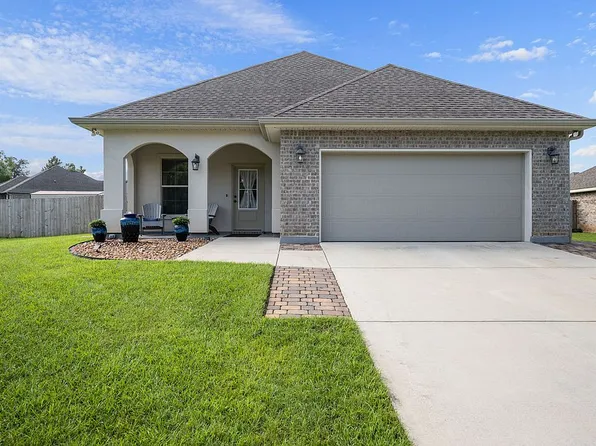 902 Savannah Ct, Summerdale, AL 36580