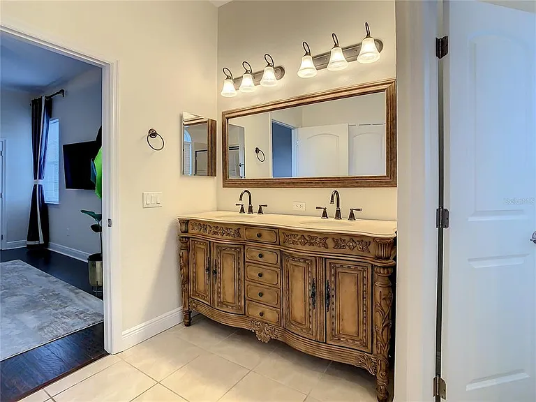 220 W Minnehaha St — Photo 35