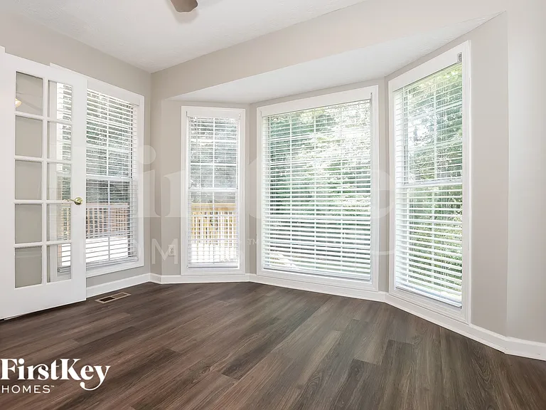 4808 Woodlands Pkwy — Photo 4