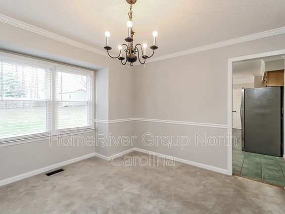 4th image of 2018 Warwickshire Dr