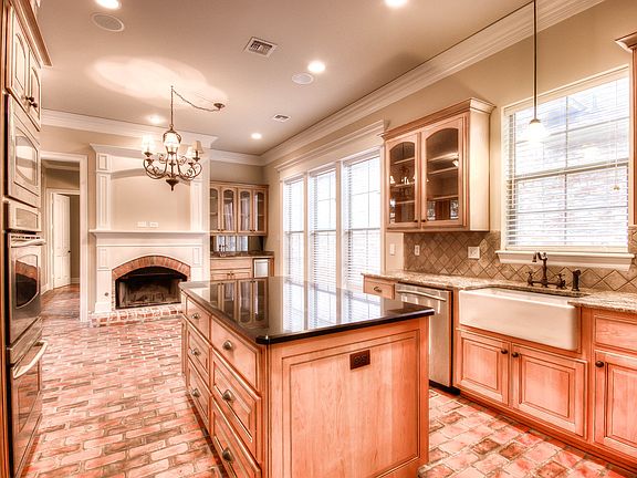 3rd image of 111 Carondelet Ct