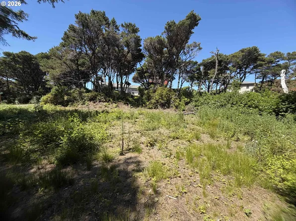 SW La Barre Dr, Waldport, OR 97394