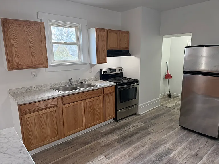 1144 Adams St — Photo 5