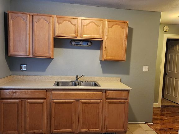 5th image of 2971 N Richards St