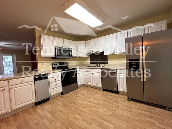 3rd image of 8608 Betham Ln