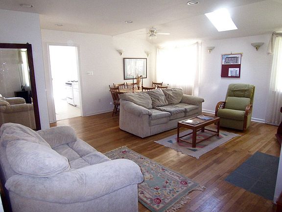 2nd image of 3312 Ferndale St