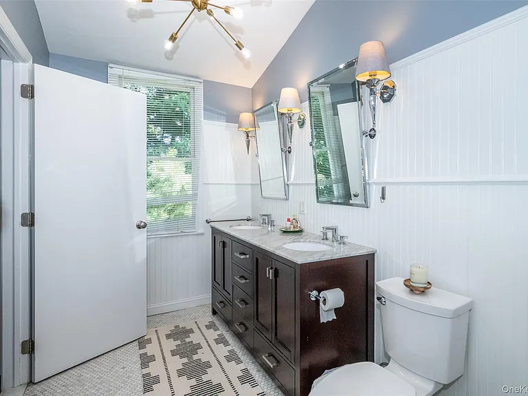 17 Edgewood Ave — Photo 34