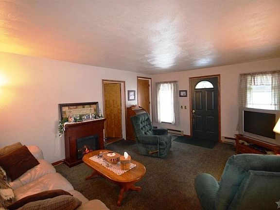 2nd image of 422 Wood St