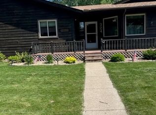 324 7th St, Windom, MN 56101