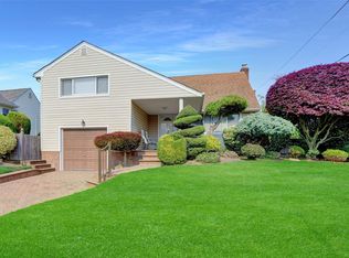 1045 Stuart Pl, Seaford, NY 11783