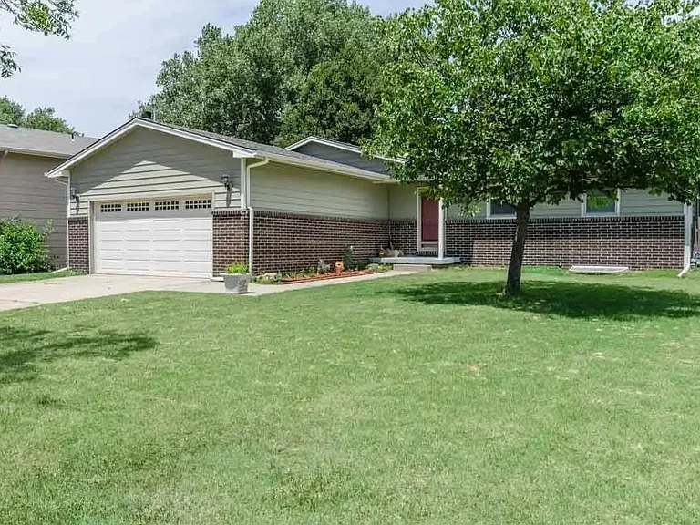 8714 E Wassall St — Photo 2