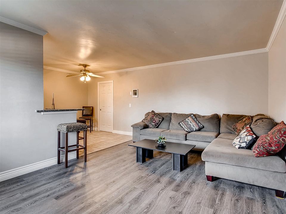 1st image of 620 E Lexington Ave E #22