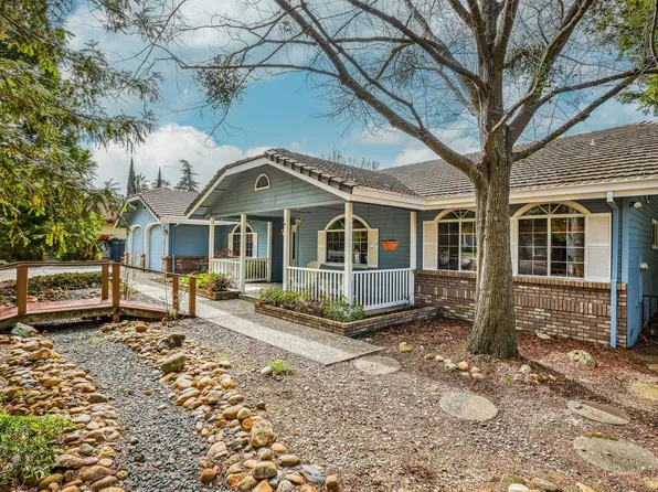 926 Saint Andrews Dr, Valley Springs, CA 95252
