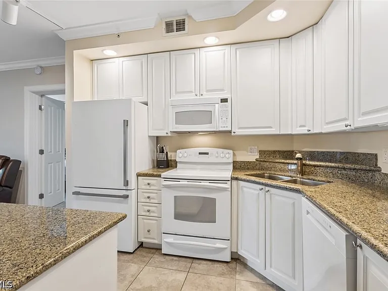 2825 Palm Beach Blvd #203 — Photo 7