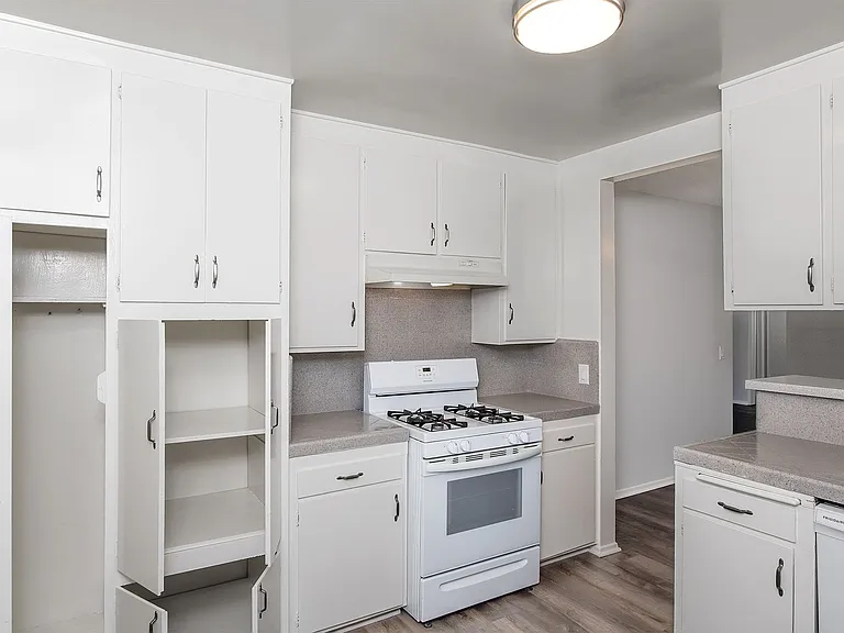 1035 Melrose Ave — Photo 13