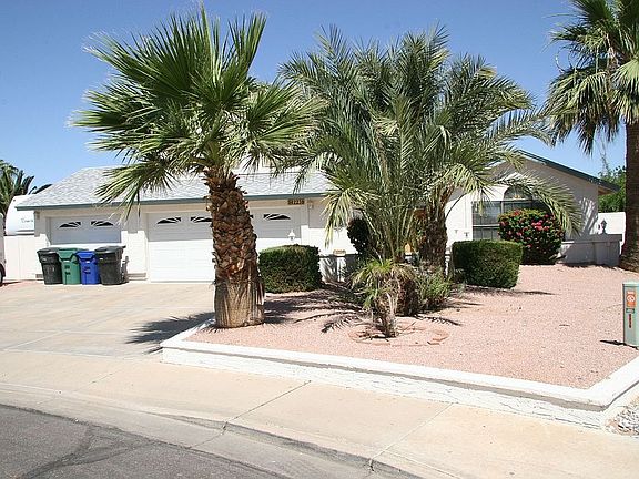 Front landscaping is desert friendly!