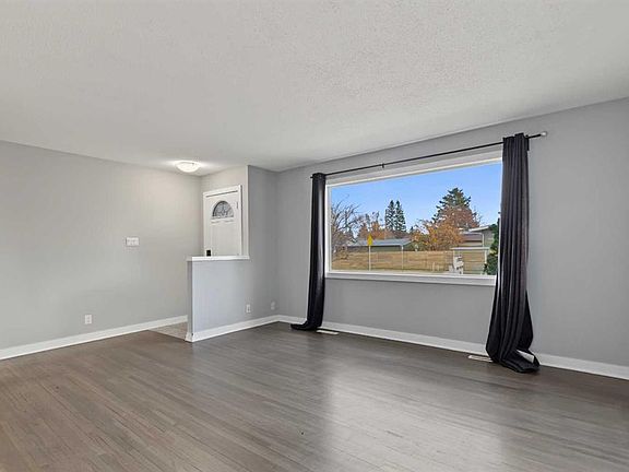 4th image of 636 E Avery Pl SE