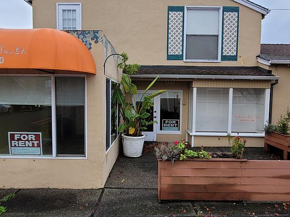Apartment for rent is above the shop.