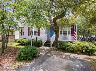 302 NE 46th St, Oak Island, NC 28465