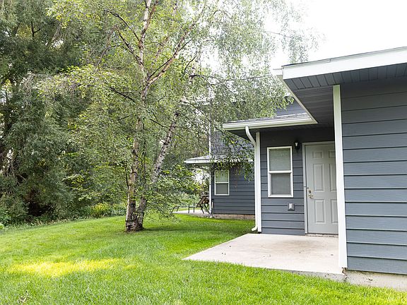 2nd image of 1062 W Oak St #27