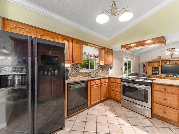 5th image of 140 SE Lakehurst Dr
