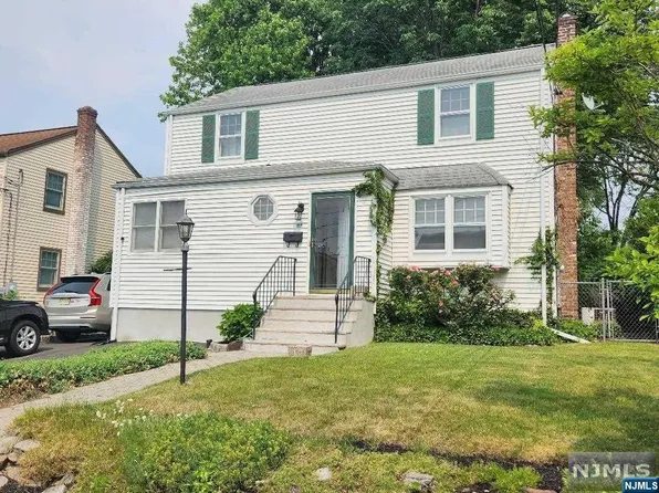 117 Cameron Rd, Bergenfield, NJ 07621
