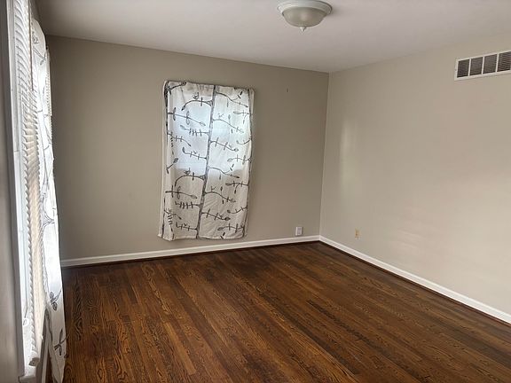 4th image of 166 Leisure Ln